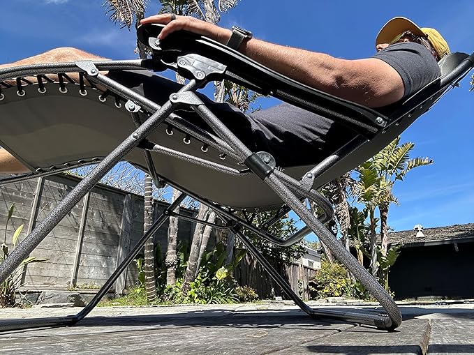 Heavy Duty Zero Gravity Chair with Adjustable Reclining, Extra Large Side Table, Gray 600D Polyester, Powder-Coated Steel Frame, 300 lbs Capacity