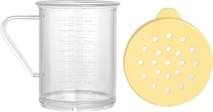 Restaurantware-RW Base 10 Ounce Clear Plastic Dredge Spice Shaker, 1 Reusable Dry Rub Shaker - Includes Yellow Perforated Lid, With Handle, Clear Polycarbonate Spice Holder, For Coarse Seasonings