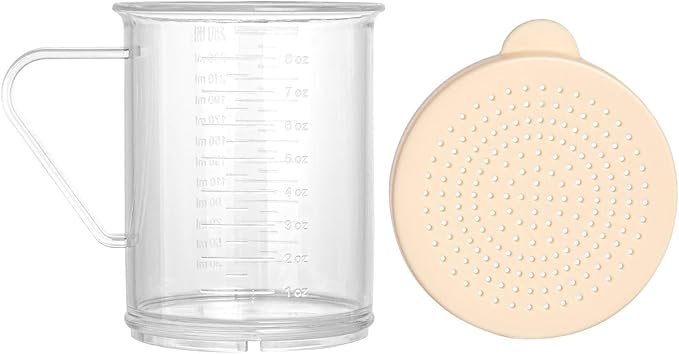 Restaurantware RW Base 10 Ounce Clear Plastic Dredge Spice Shaker 1 Reusable Dry Rub Shaker - Includes Beige Perforated Lid With Handle Clear Polycarbonate Spice Shaker For Fine Seasonings