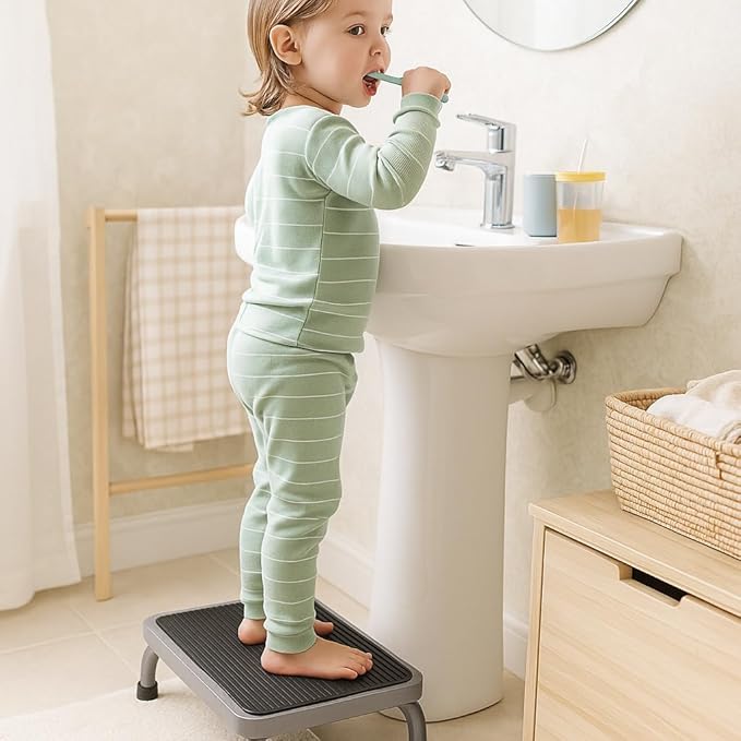 Heavy-Duty Step Stool with Carry Handle – 4.1" Low Foot Stool, Non-Slip Rubber Platform, 500lb Capacity – Portable Safety Step for Seniors, Adults, Bathroom, Bed, SUV – Gray, 17"x13"