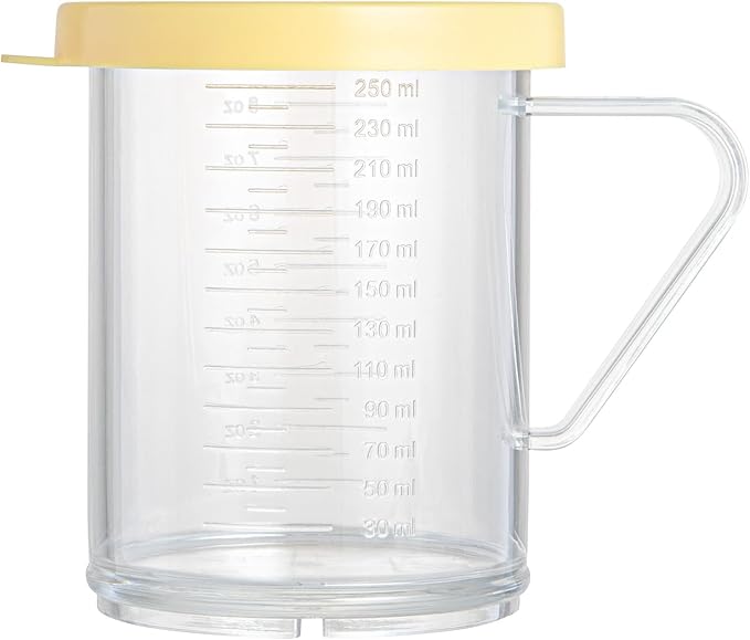 Restaurantware-RW Base 10 Ounce Clear Plastic Dredge Spice Shaker, 1 Reusable Dry Rub Shaker - Includes Yellow Perforated Lid, With Handle, Clear Polycarbonate Spice Holder, For Coarse Seasonings
