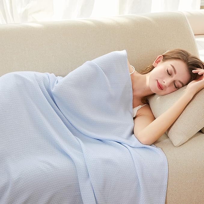 AmyHomie Cooling Blanket King Size, 100% Rayon Derived from Bamboo, Cool Summer Blanket for Hot Sleepers, Soft Comfy Lightweight Blankets for All Seasons(Blue, 90×108in)