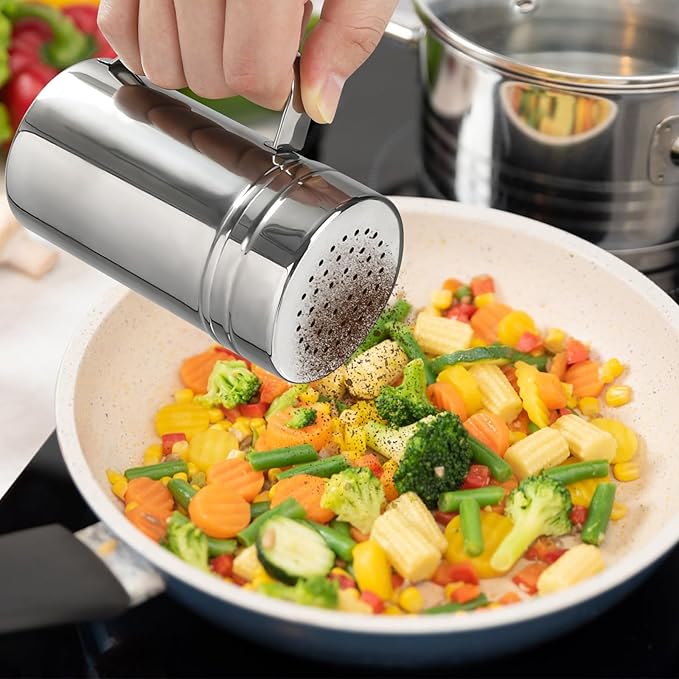 Accmor 2pcs Stainless Steel Dredge, Salt Pepper Dredge Shakers with Handle, Seasonings Spice Shakers with Lid, 14 Ounce