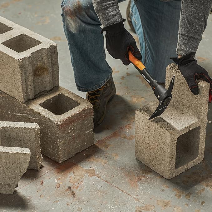 Fiskars IsoCore Pickaxe Mattock with Shock-Absorbing Handle, Dual-Head Tool for Roots & Rocks, 1.5 lb