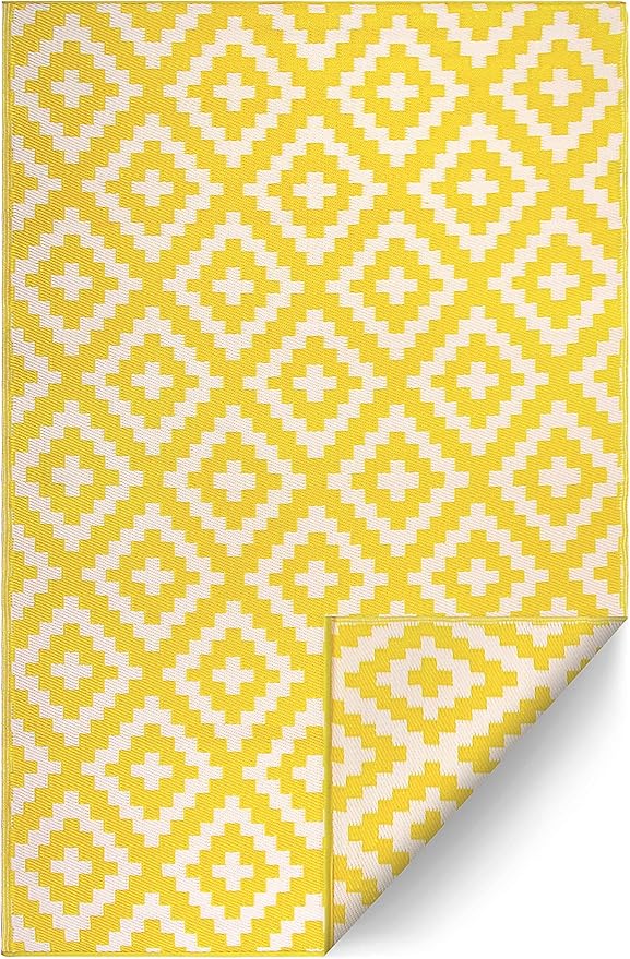 FH Home Outdoor Rug - Waterproof, Fade Resistant, Reversible - Premium Recycled Plastic - Geometric - Patio, Porch, Deck, Balcony - Aztec - Yellow & White Crease Free - 4 x 6 ft