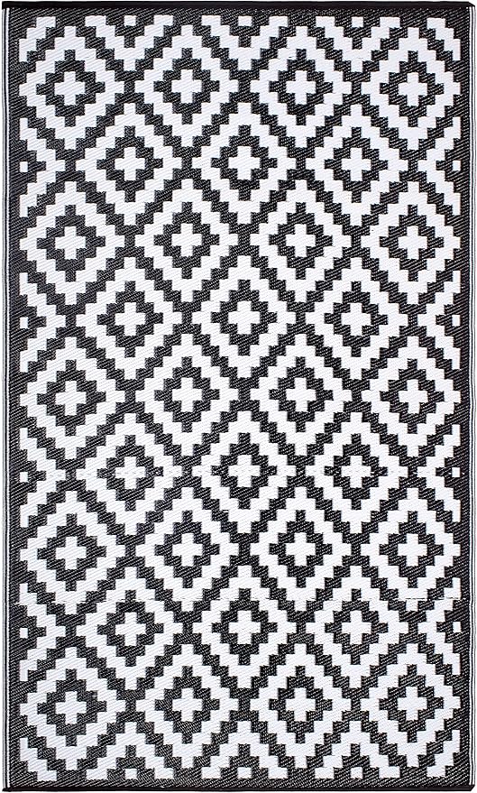 FH Home Outdoor Rug - Waterproof, Fade Resistant, Reversible - Premium Recycled Plastic - Geometric - Patio, Porch, Deck, Balcony - Aztec - Black & White Crease Free - 5 x 8 ft